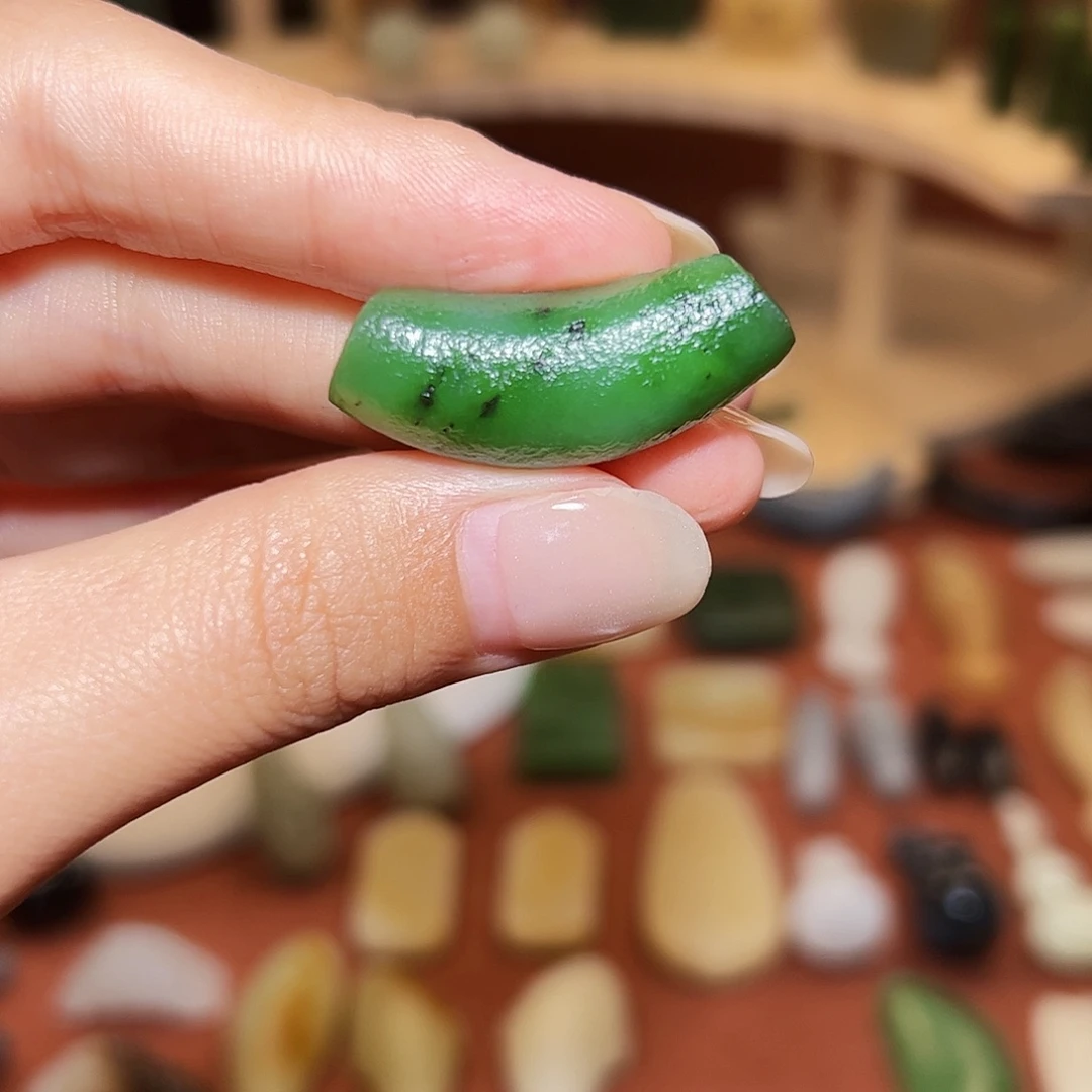 ゞ***ゞ和田玉未镶嵌颈饰