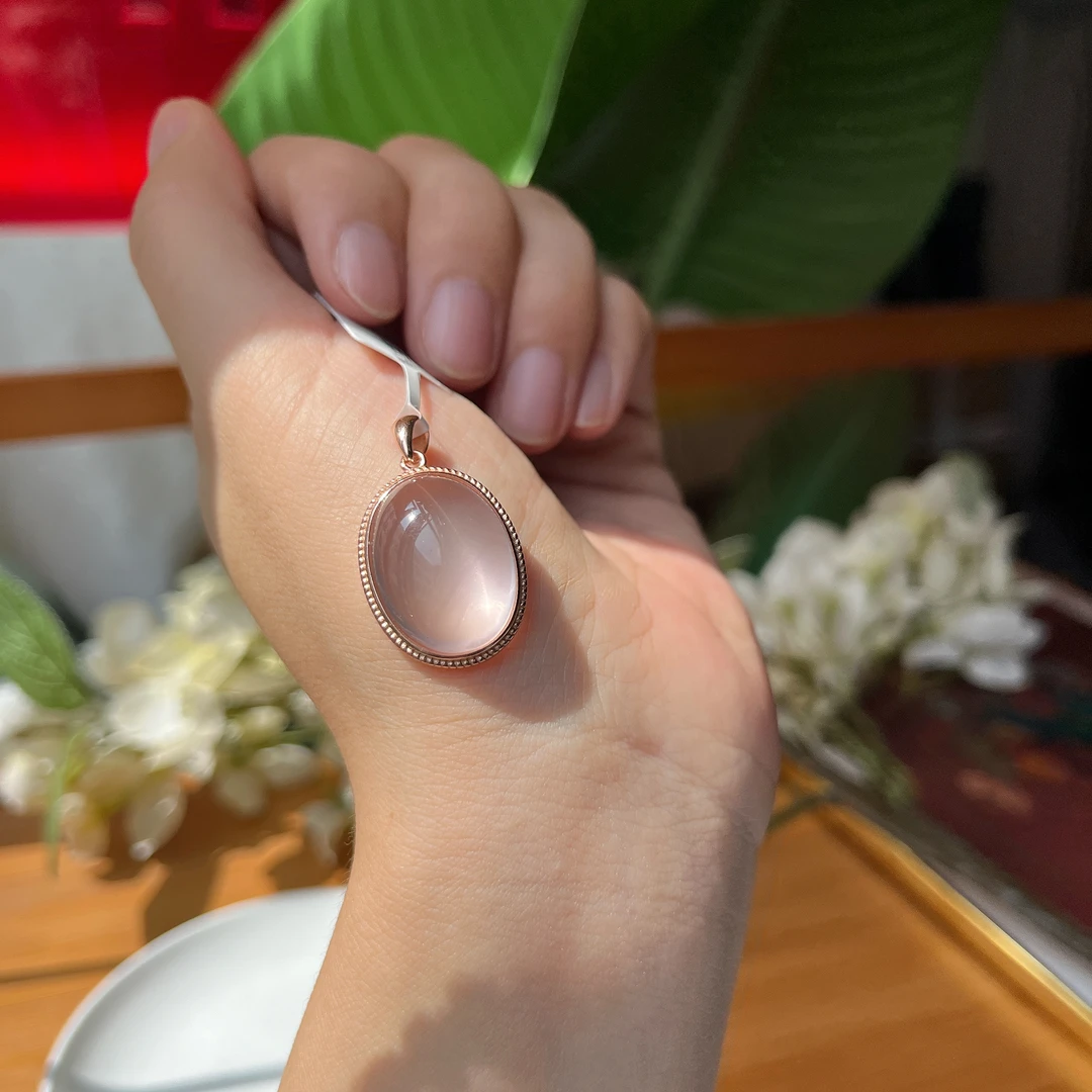 【珠宝厂长】约15*20mm粉晶蛋面吊坠（S925银镀玫瑰金镶嵌）