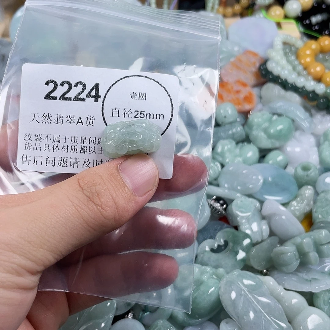 翡翠未镶嵌颈饰Hhh