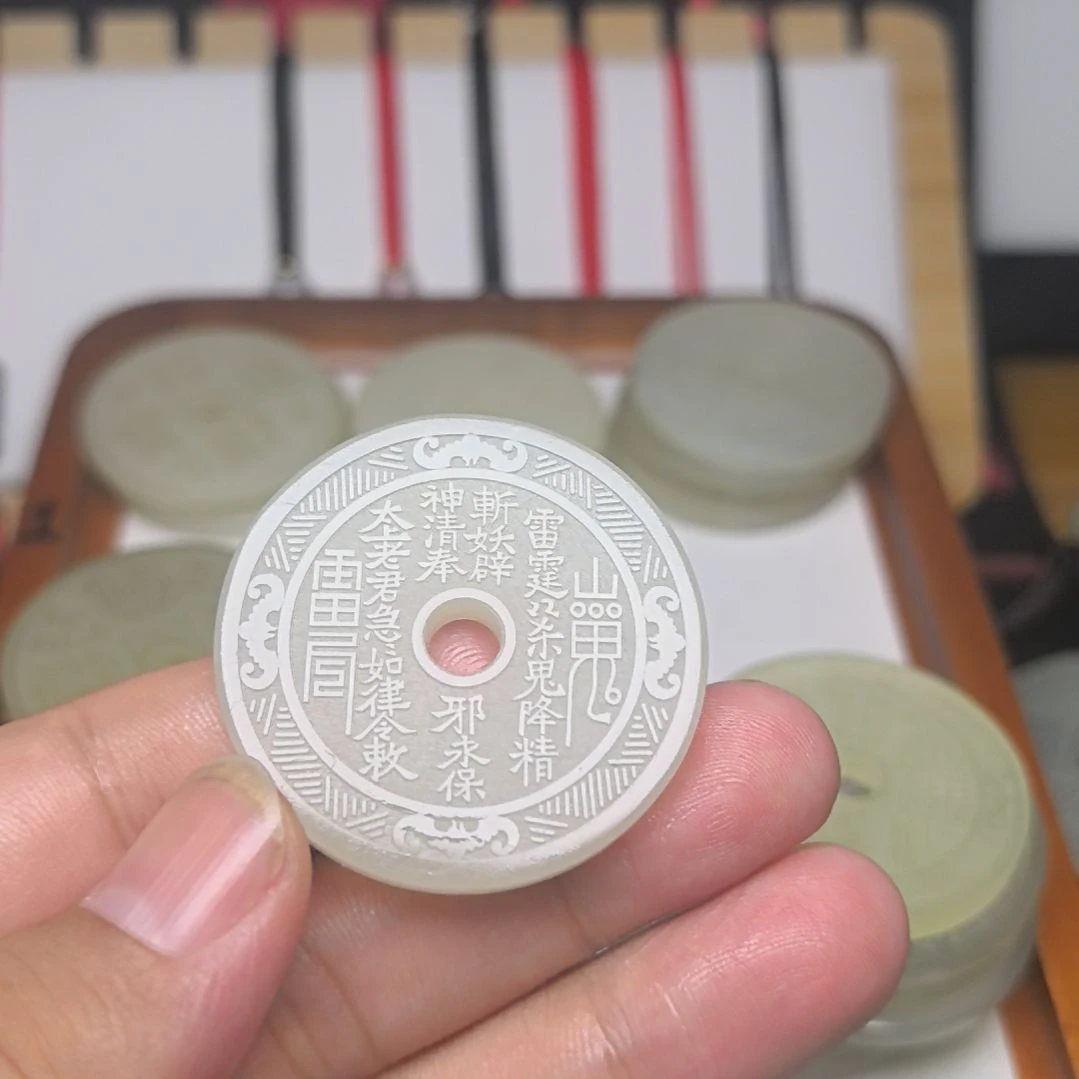 心***゛蛇纹石玉未镶嵌颈饰