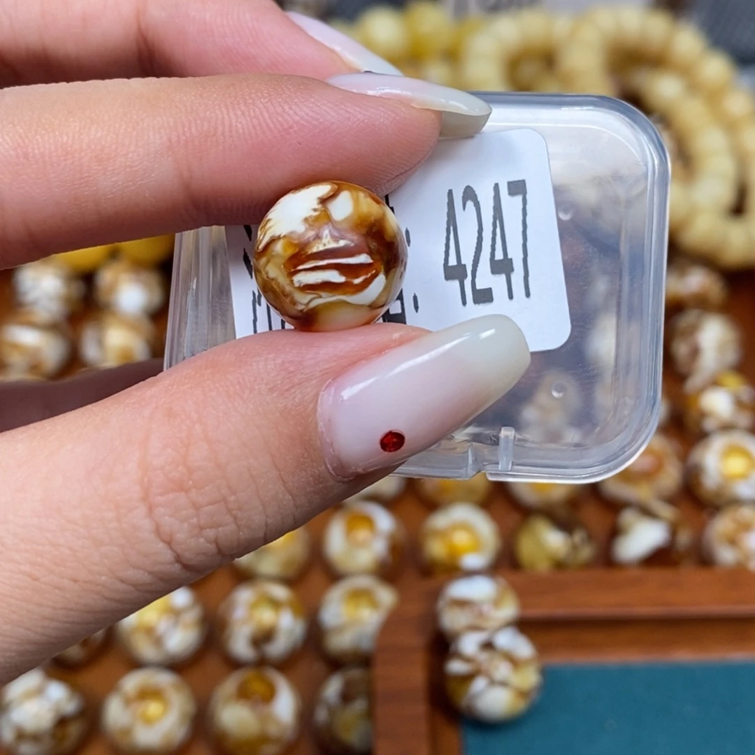 蜜蜡未镶嵌珠宝奇石4247