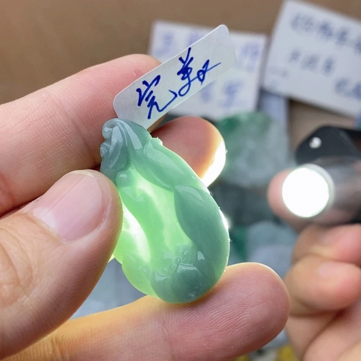 翡翠颈饰未镶嵌好