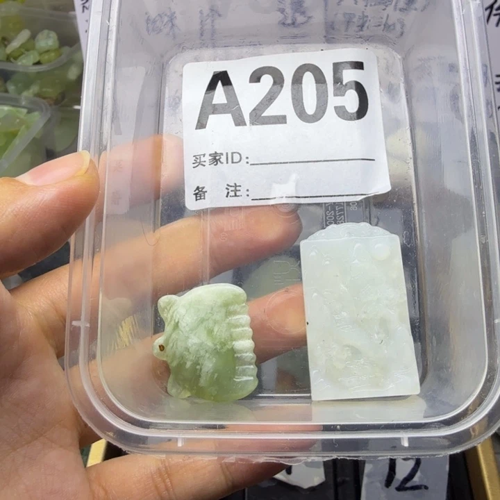 ****牛未镶嵌蛇纹石玉颈饰