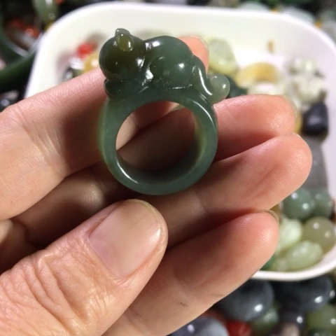 未镶嵌戒指和田玉