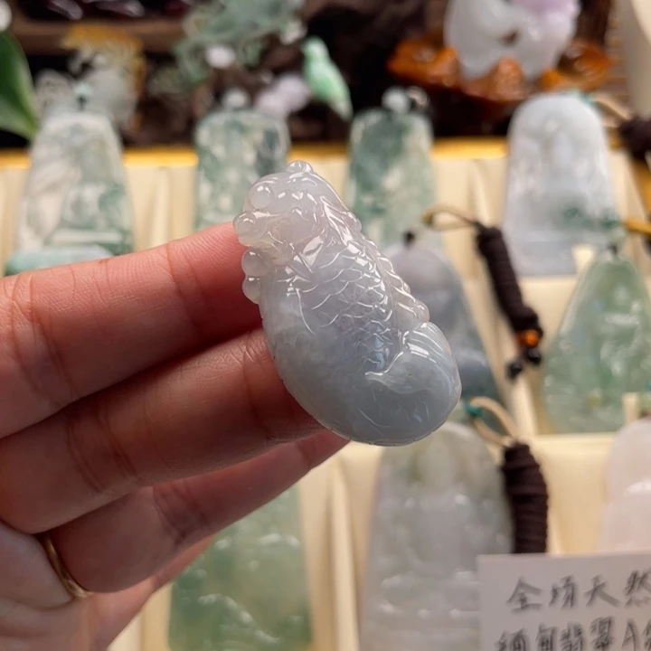 翡翠未镶嵌颈饰玉