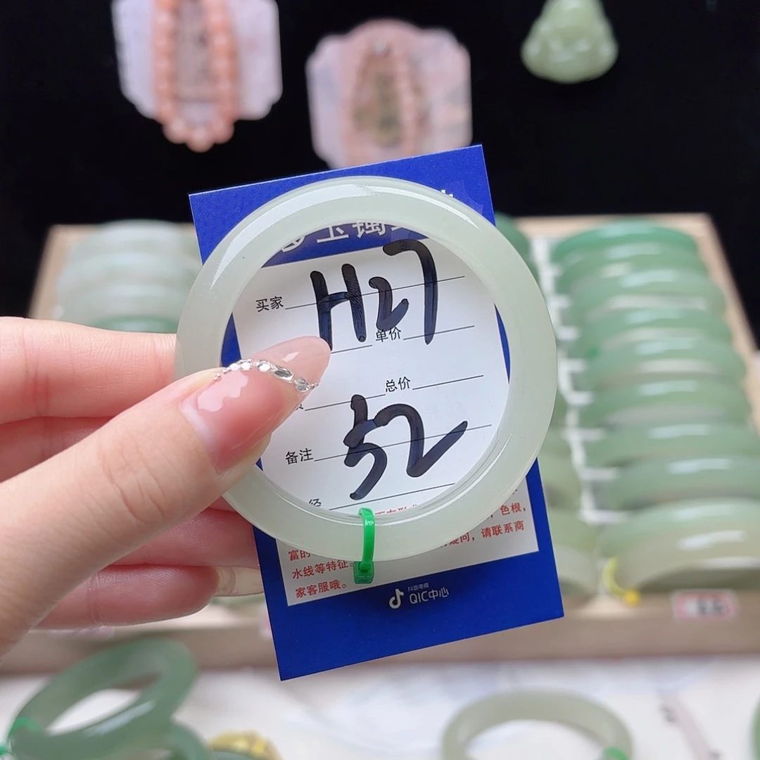 H***h石英质玉未镶嵌手镯