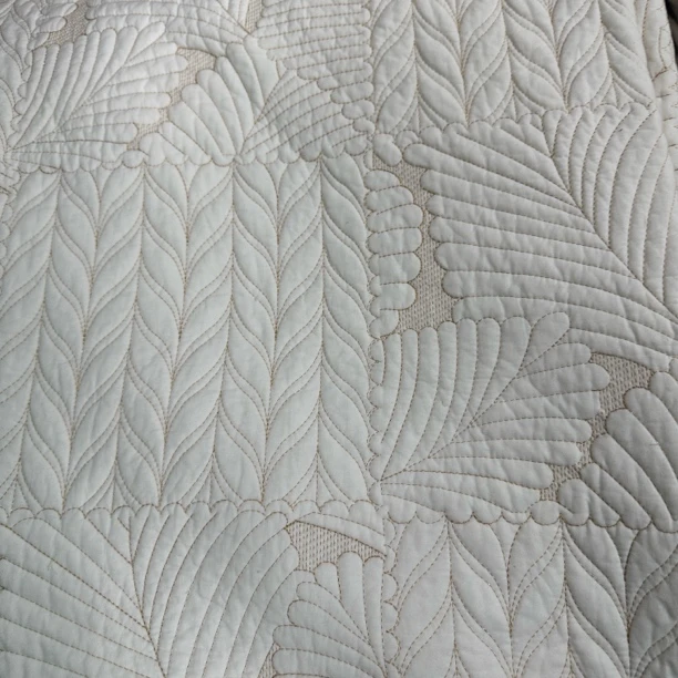 《辉岳》约110x210 白色叶子款全棉沙发垫 发一个微瑕