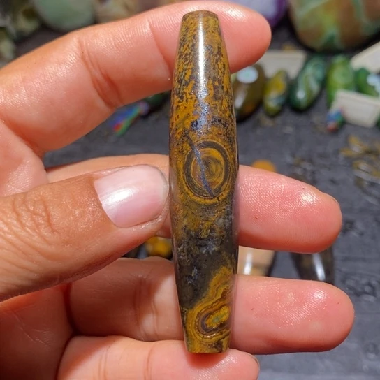 颈饰未镶嵌石英质玉泡**麻