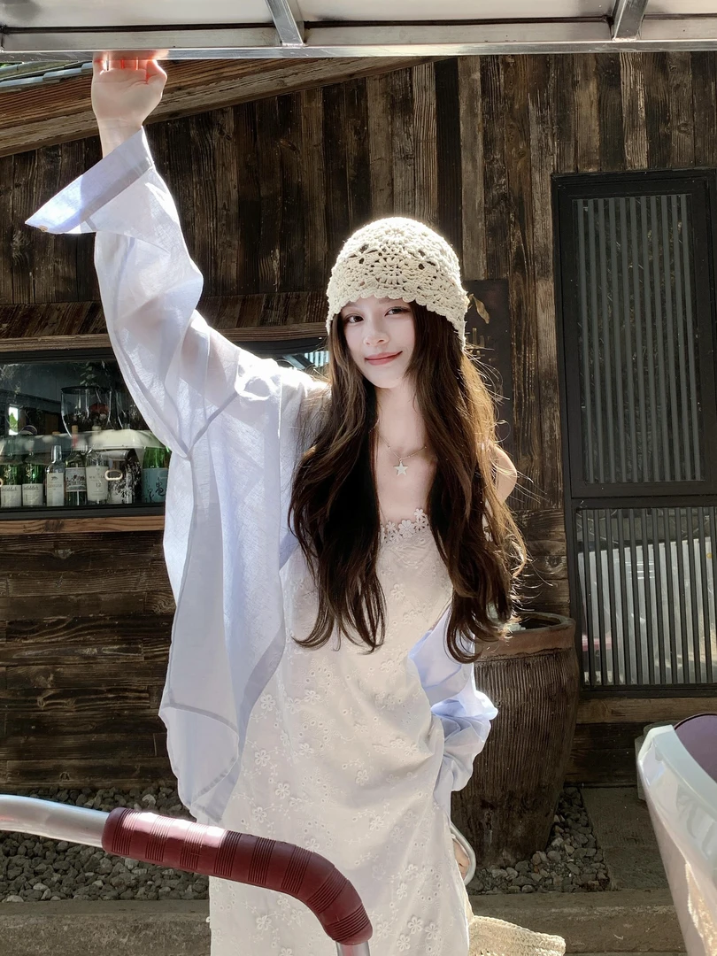 Liberty clothes 白色蕾丝花边吊带连衣裙女夏季收腰v领长款裙子