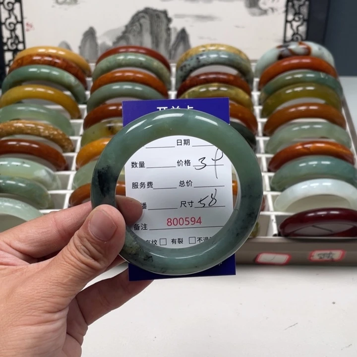 ****任蛇纹石玉未镶嵌手镯