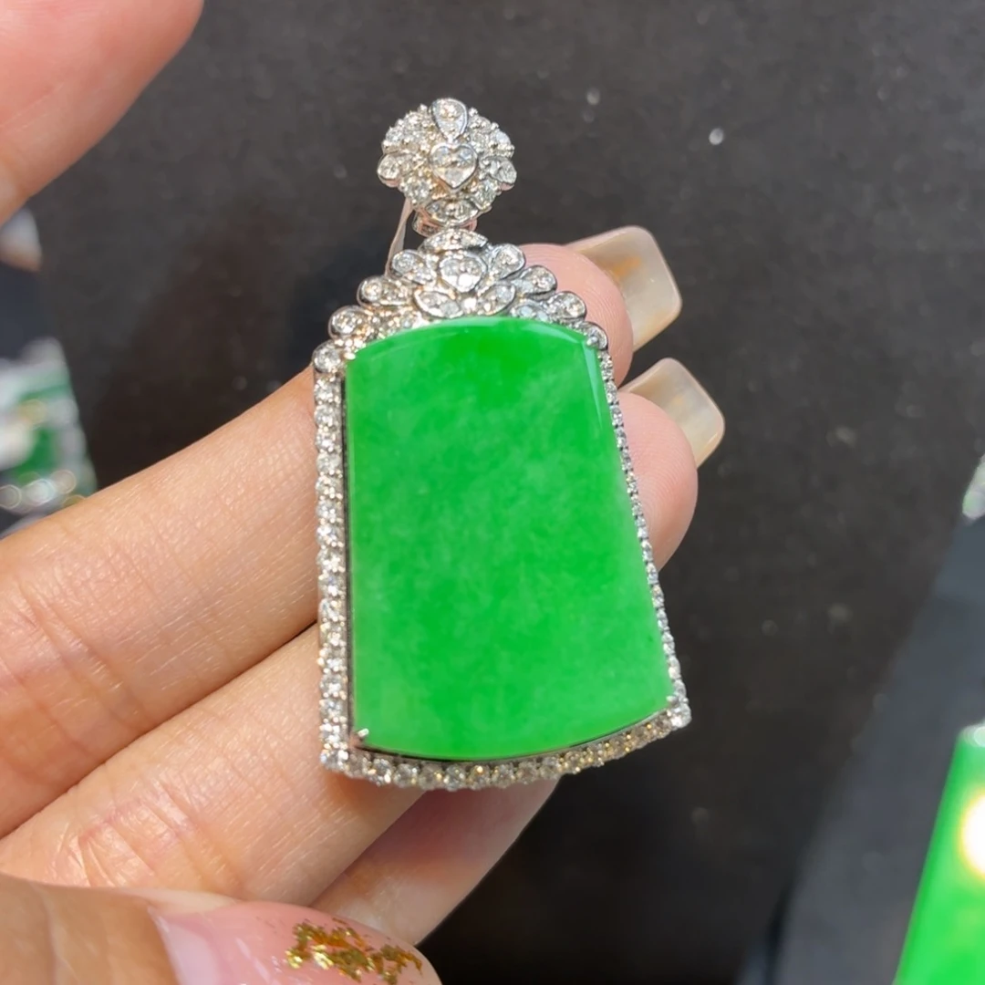 翡翠18K金镶嵌颈饰天然缅甸翡翠