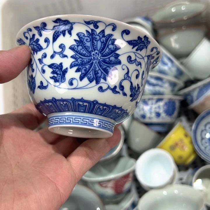 瓷片白青花缠枝莲碗身微瑕