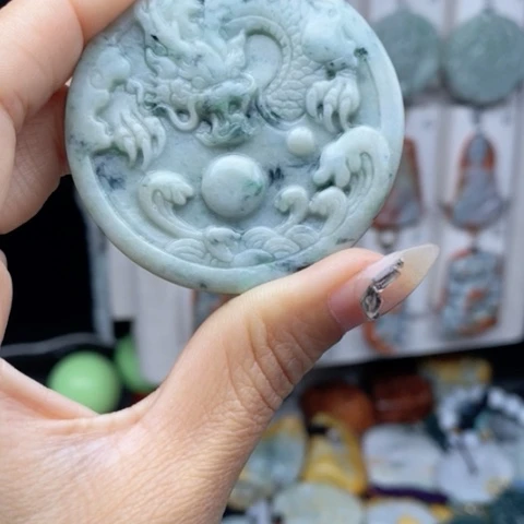 翡翠颈饰未镶嵌翡翠