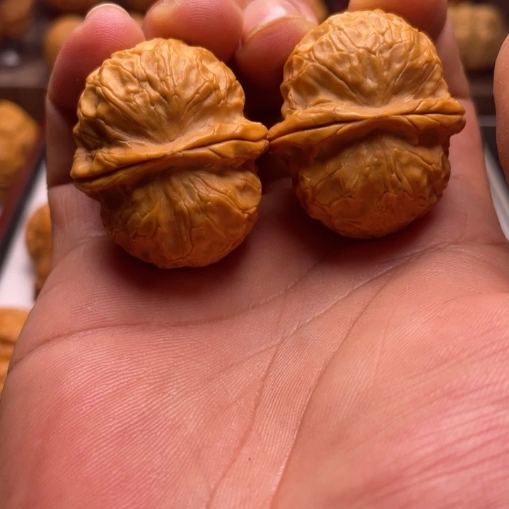 文玩核桃把件网纹元宝