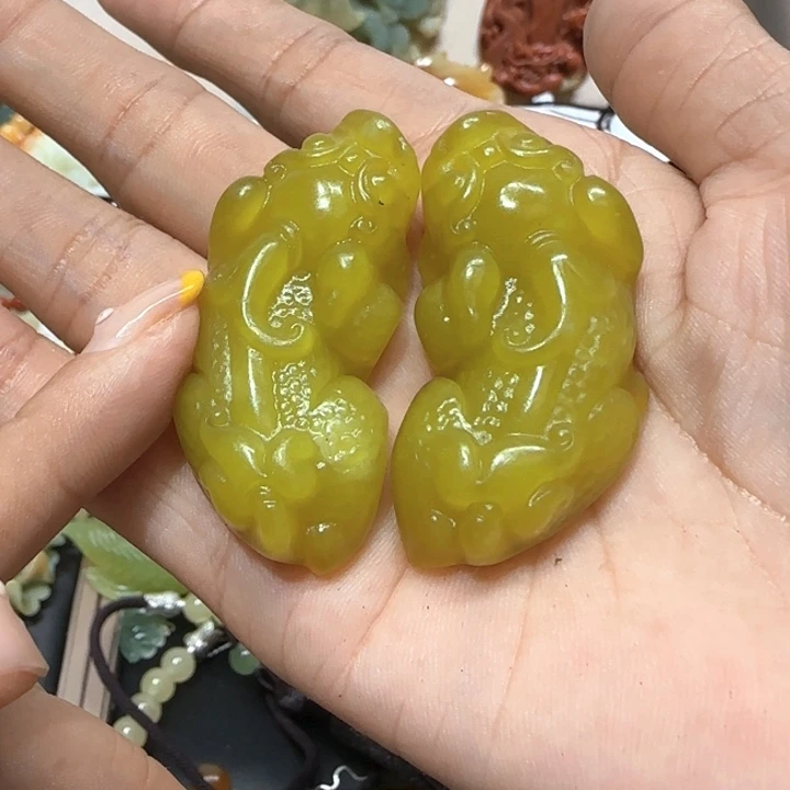 蛇纹石玉未镶嵌吊坠