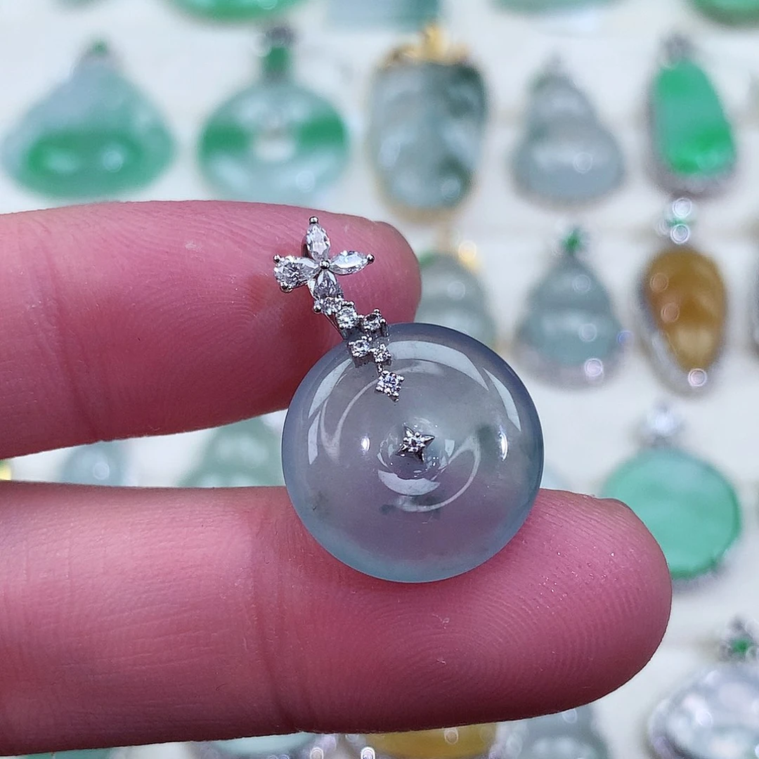 颈饰18K金镶嵌翡翠