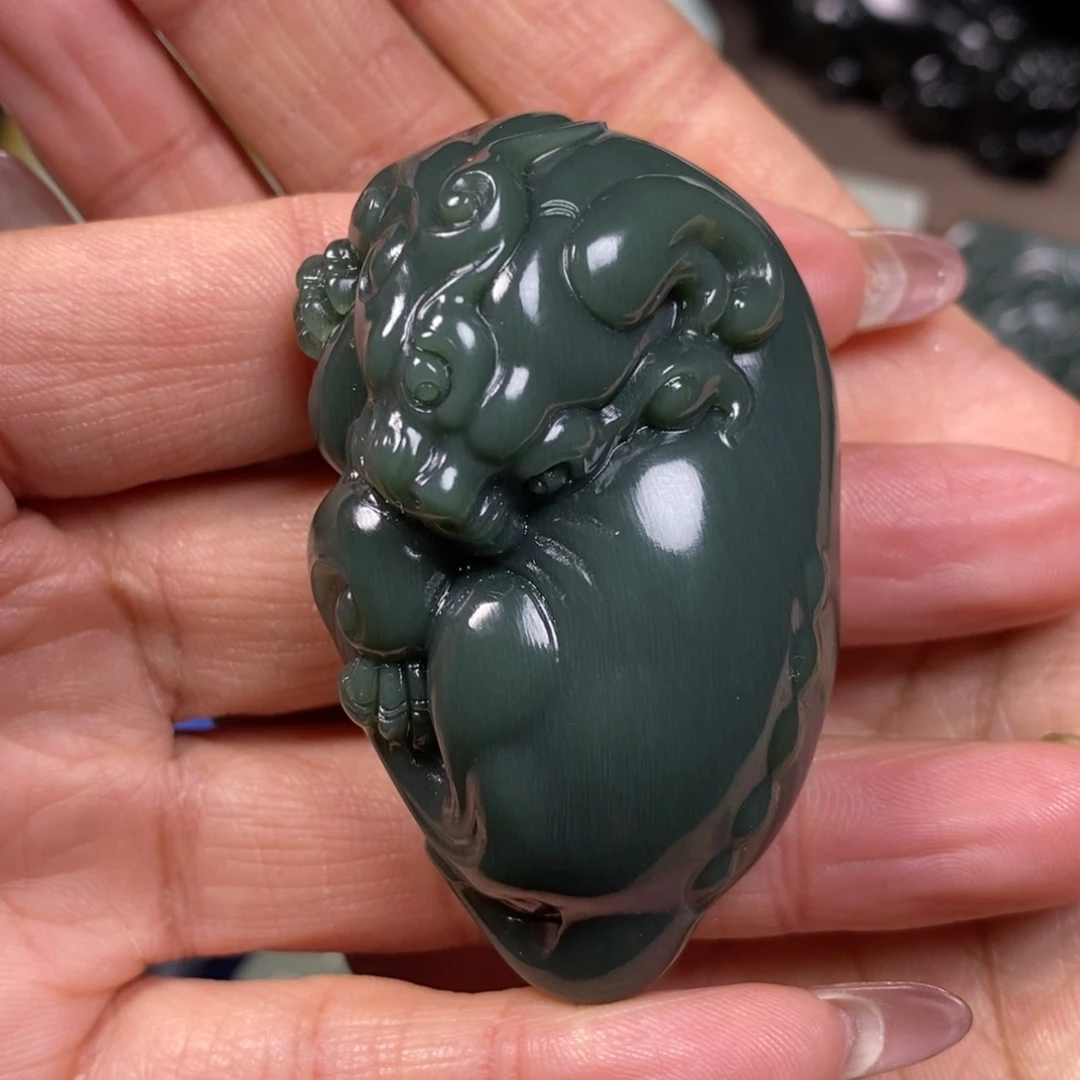 和田玉挂件未镶嵌一**光