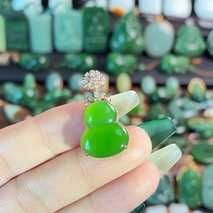 和田玉18K金镶嵌挂件