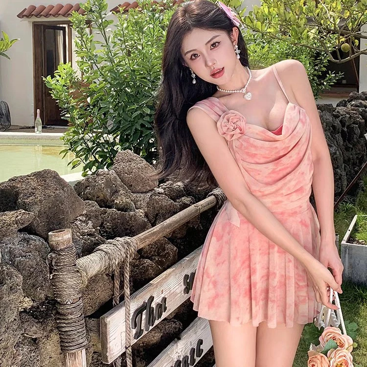 甜美少女连体泳衣女性感小胸带胸垫遮肚显瘦纯欲网红风度假泡温泉