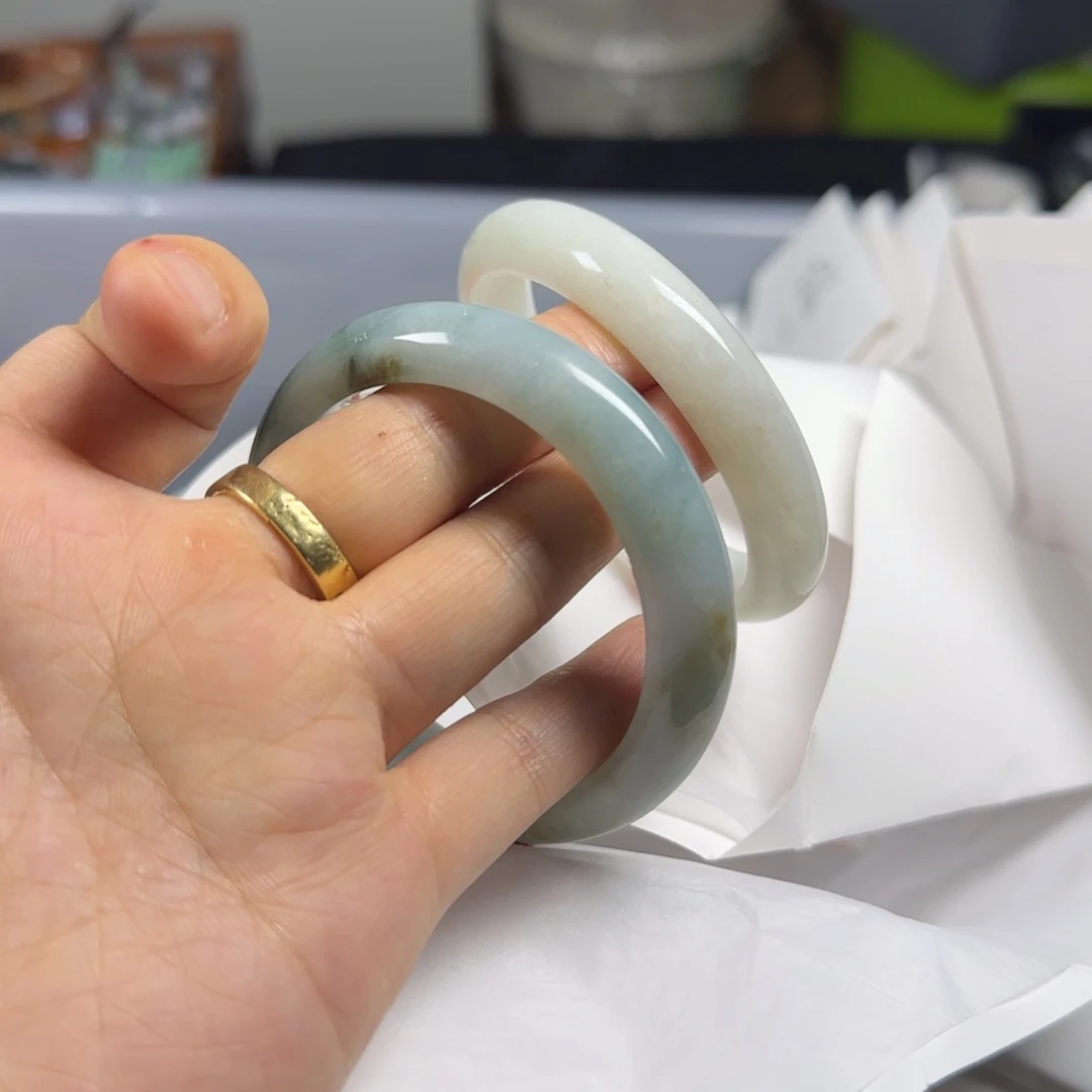 翡翠手镯未镶嵌一搭一