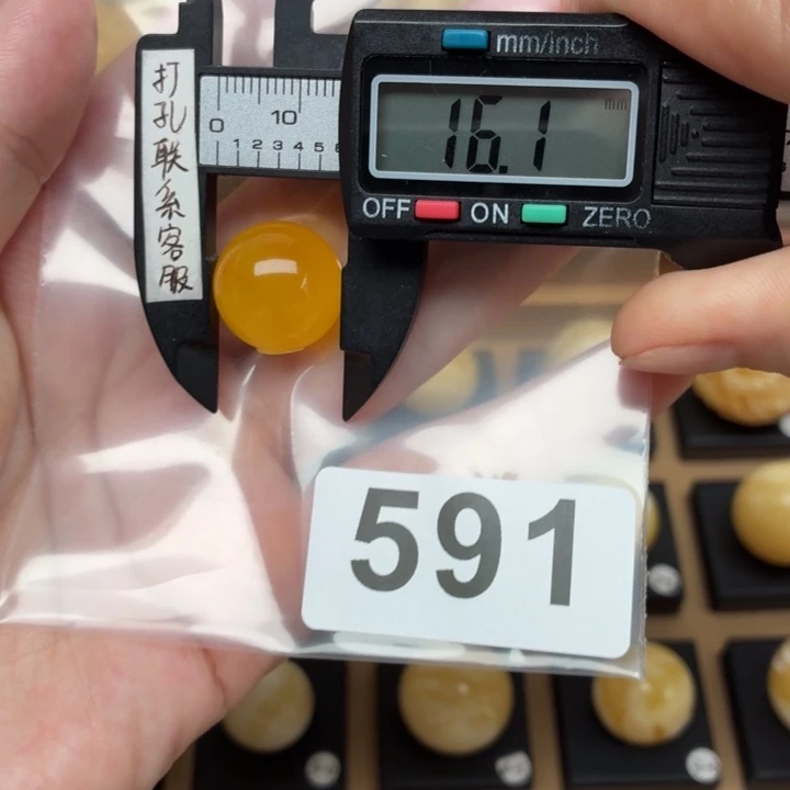 肥***比未镶嵌琥珀裸石蜜蜡