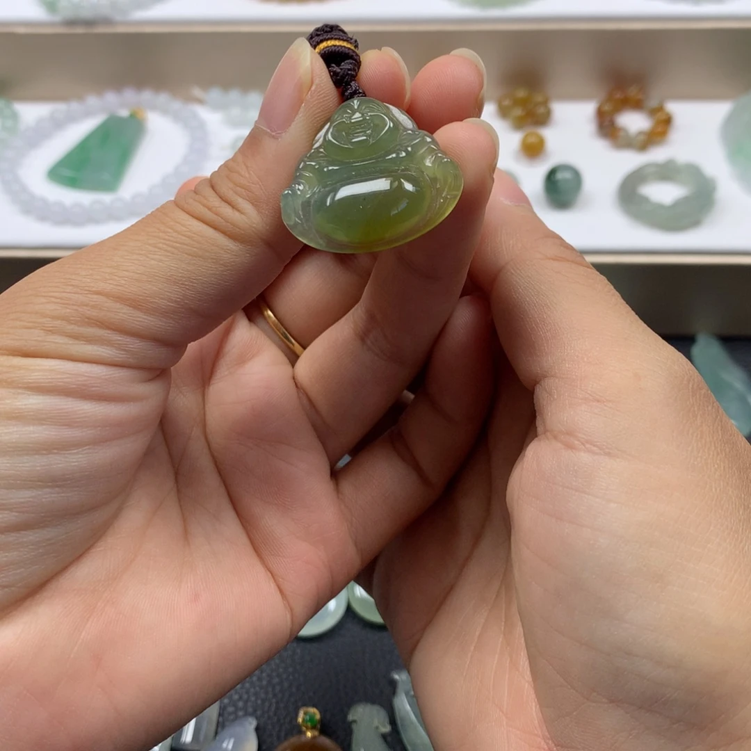 翡翠未镶嵌颈饰佛公