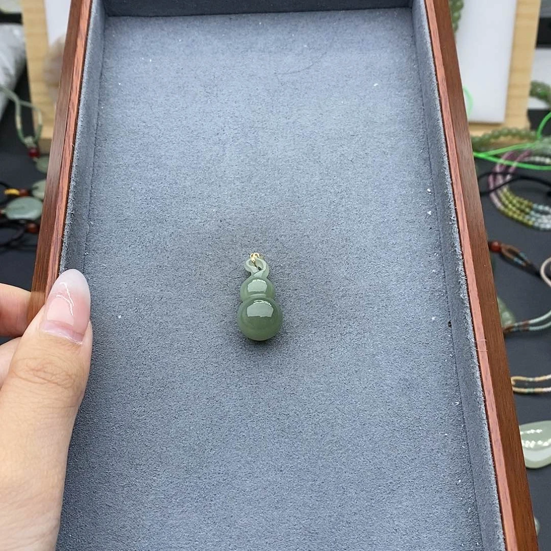 和田玉吊坠(不含链)18K金镶嵌