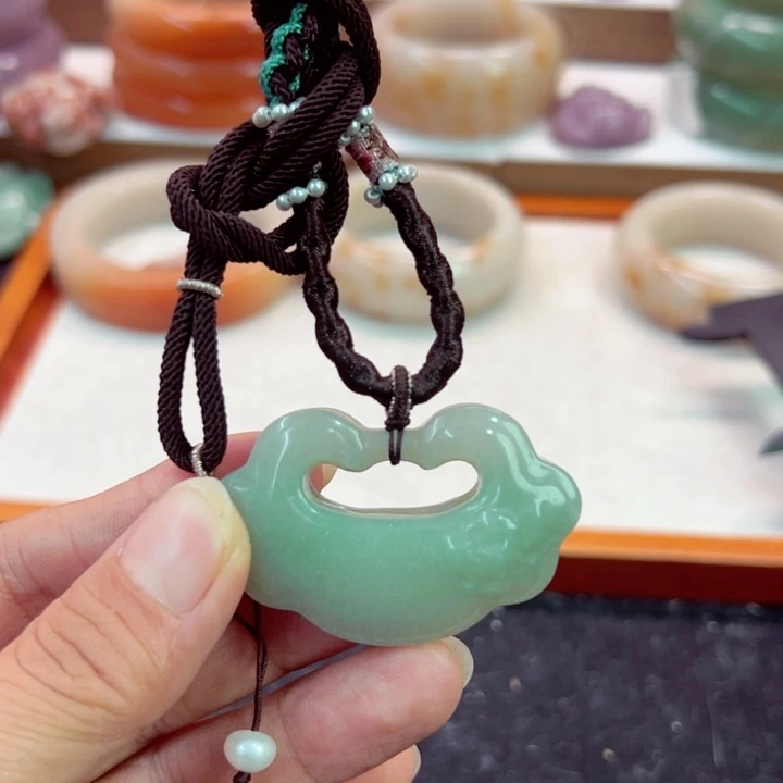 石英岩玉未镶嵌手镯