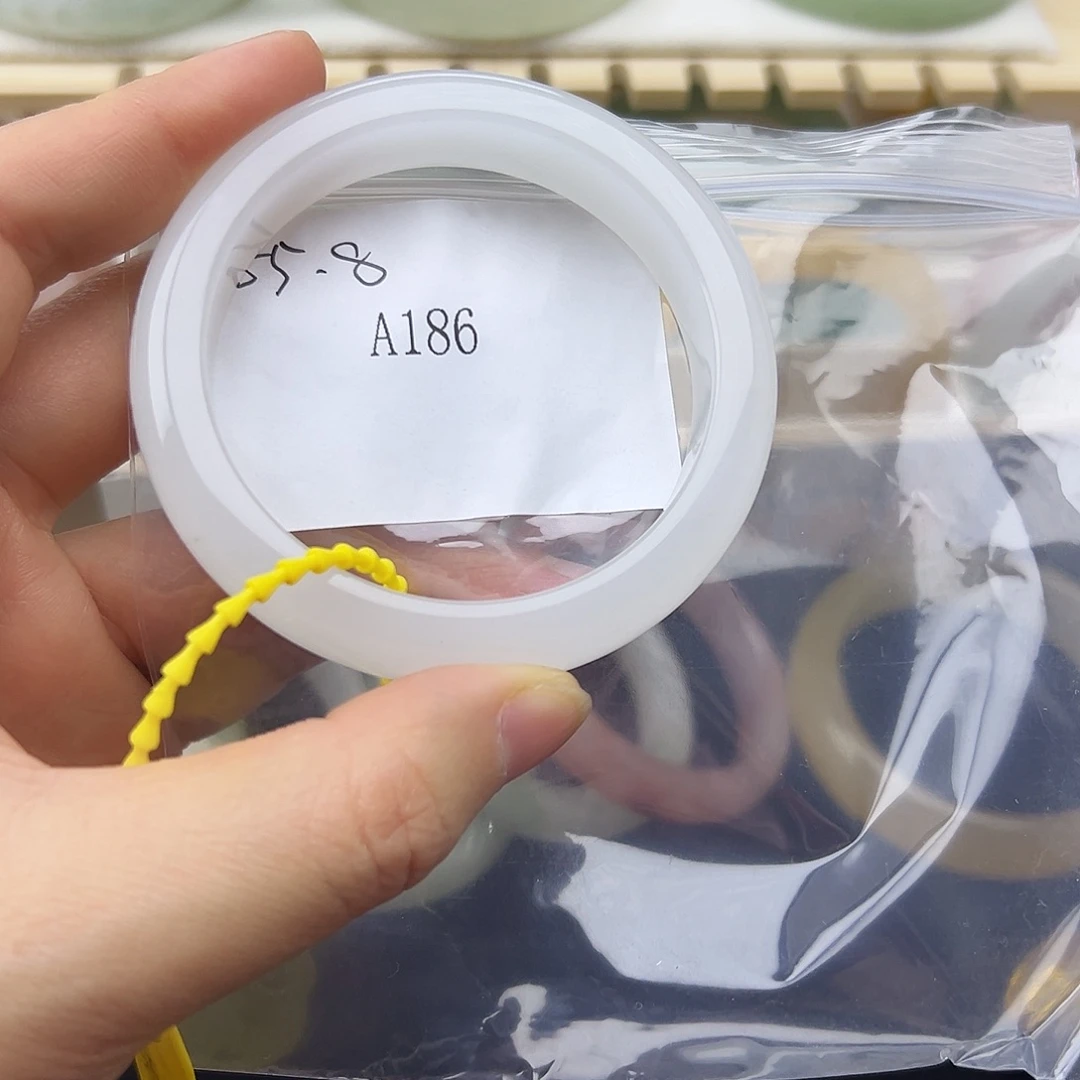 石英质玉未镶嵌手镯