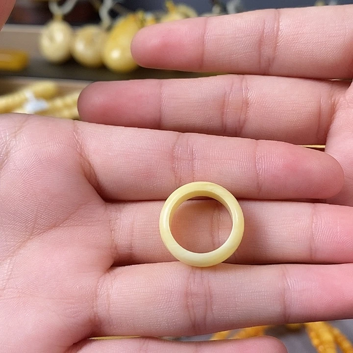 琥珀未镶嵌裸石跑环