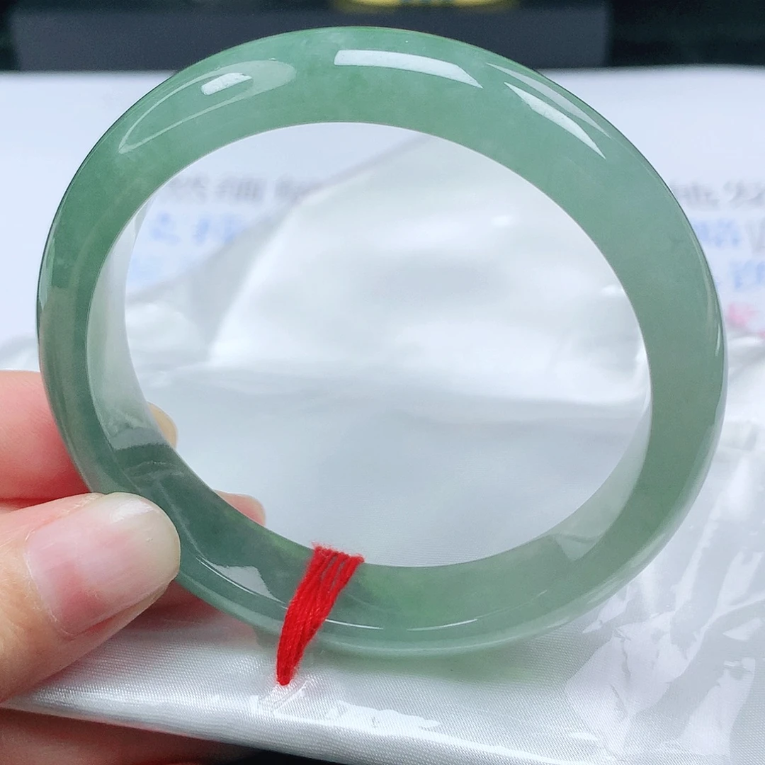 翡翠未镶嵌手镯正