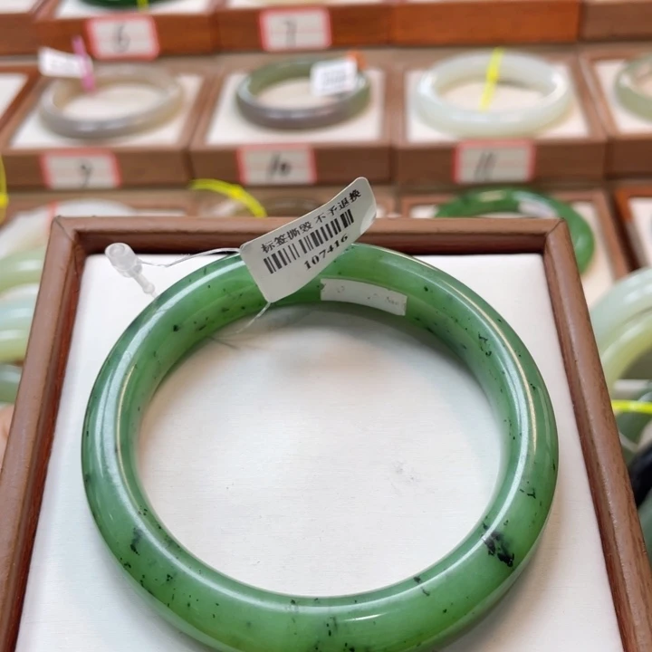 【闪购商品】和田玉手镯未镶嵌24。 58 59