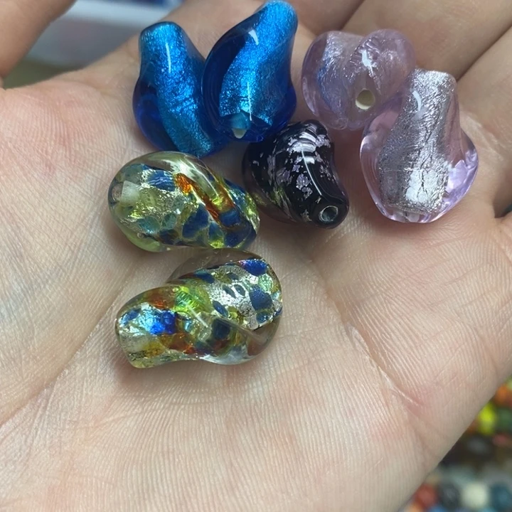 琉璃颈饰银箔琉璃