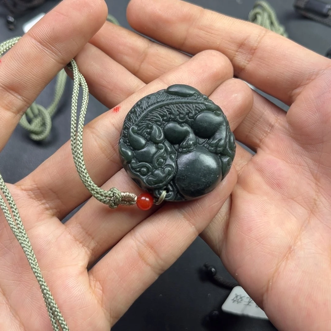 和田玉颈饰未镶嵌多样性新疆黑油青手工貔貅
