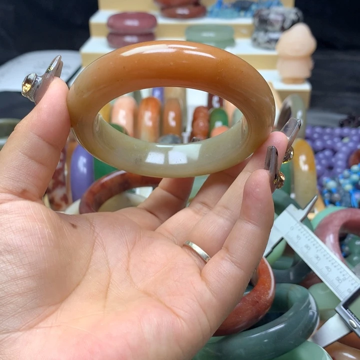 未镶嵌手镯石英质玉?****r