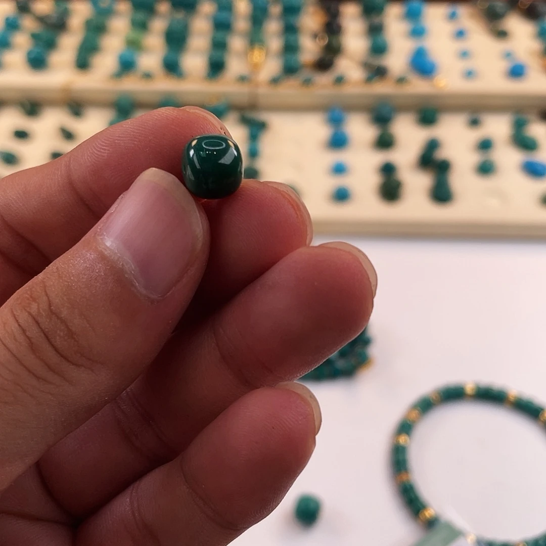 绿松石未镶嵌颈饰