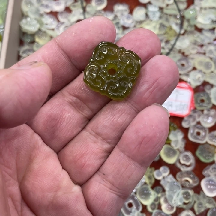蛇纹石玉合金颈饰