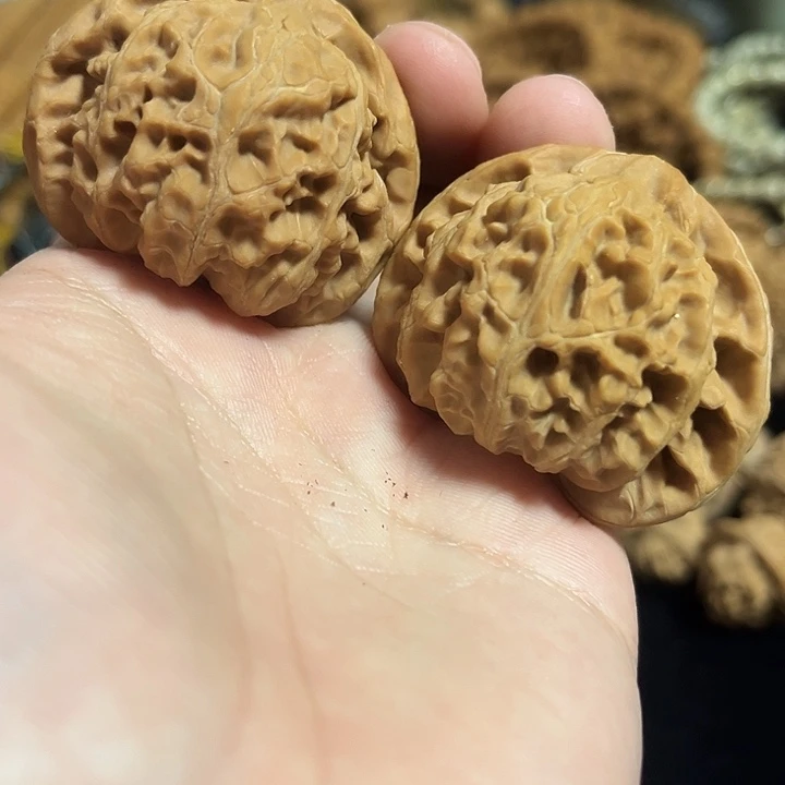 把件文玩核桃46瑕疵宫灯，编号011