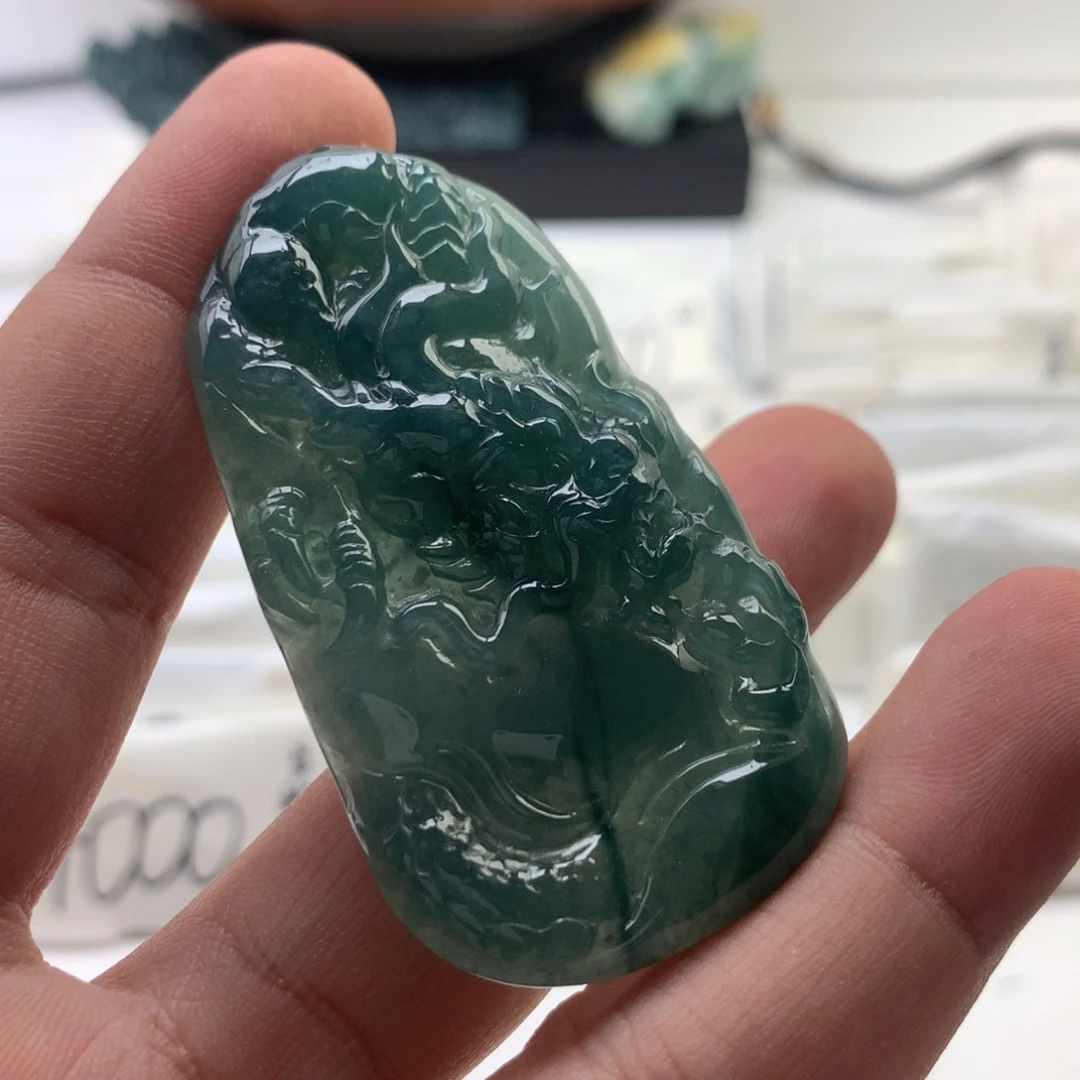 颈饰未镶嵌翡翠龙牌