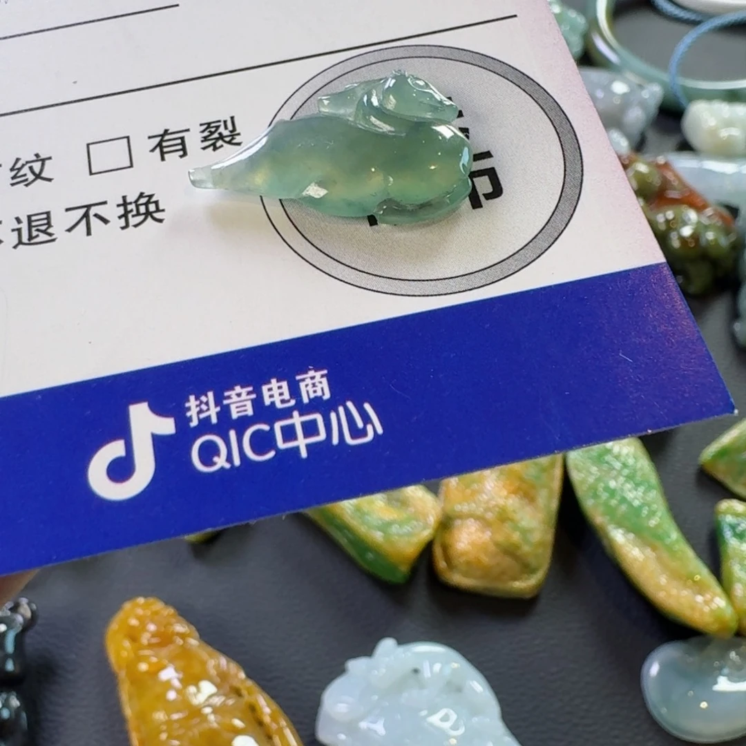 翡翠颈饰未镶嵌U****部颈饰