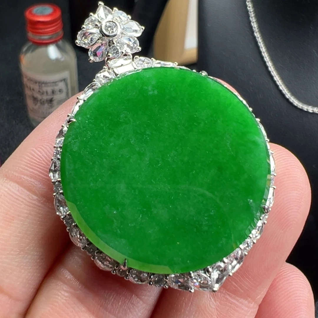 翡翠18K金镶嵌颈饰裸石28