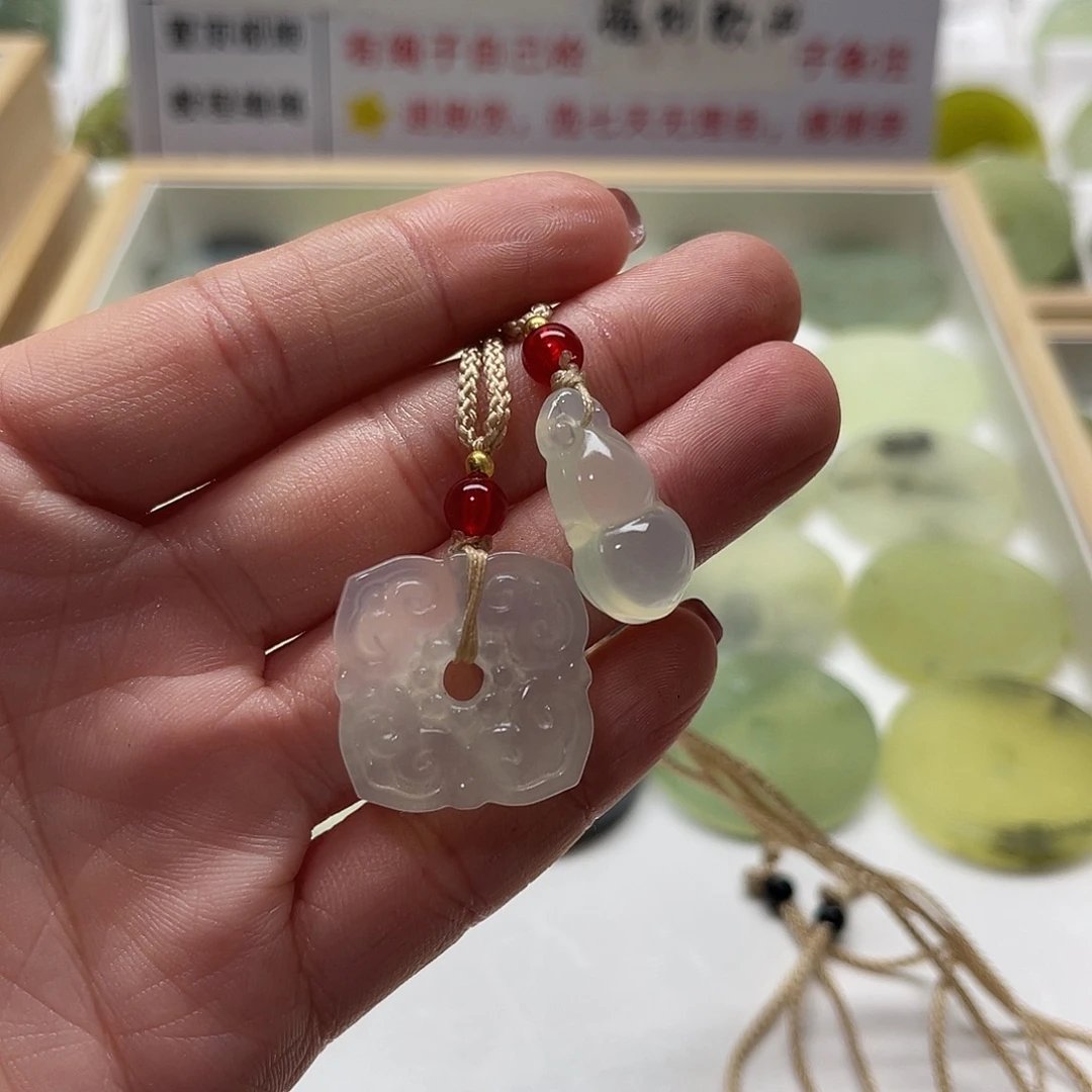 蛇纹石玉未镶嵌颈饰