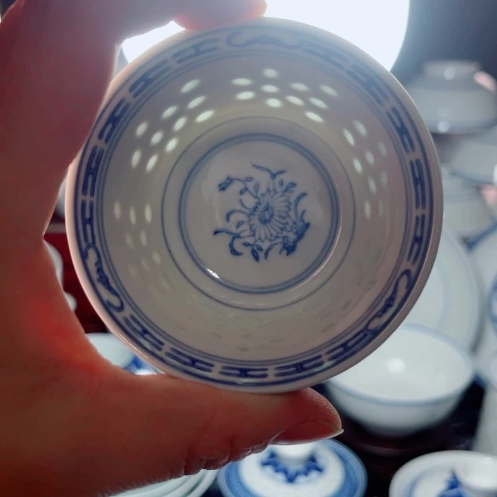 青花玲珑二缸中兰花