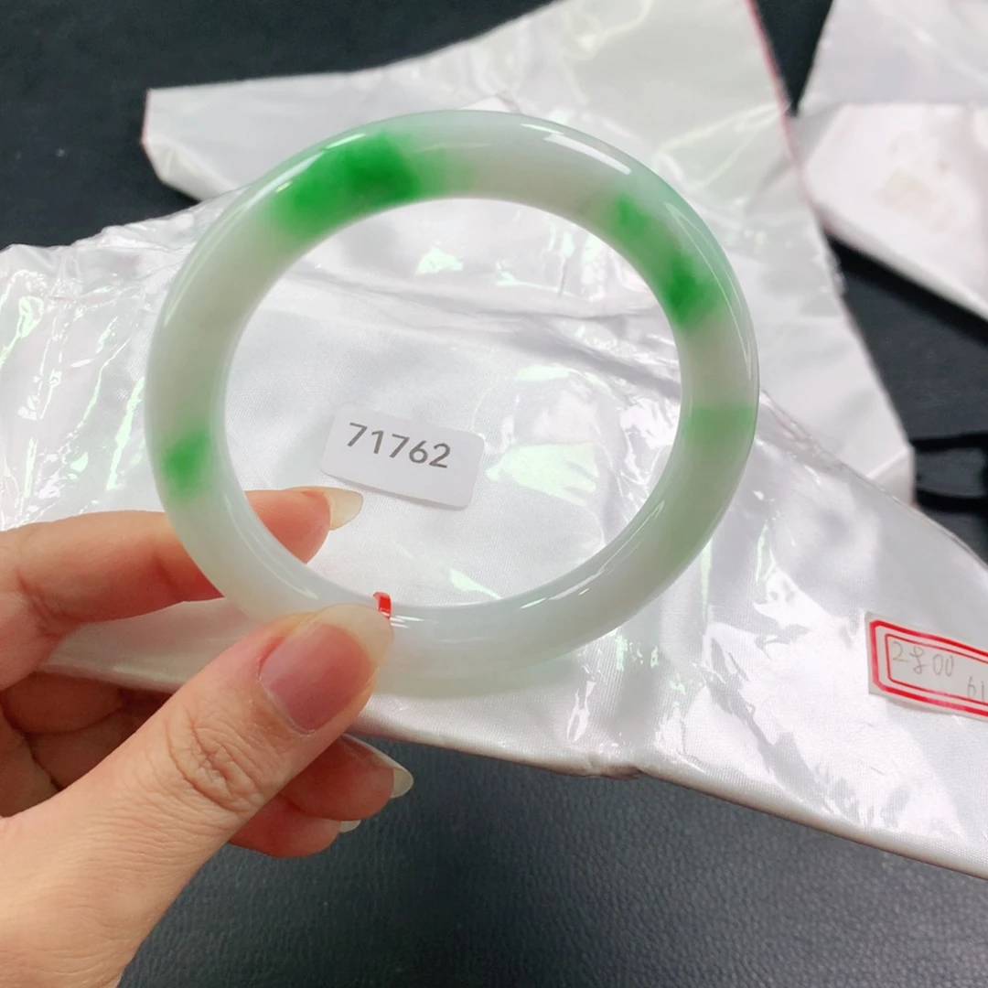 未镶嵌手镯（圆镯）翡翠03