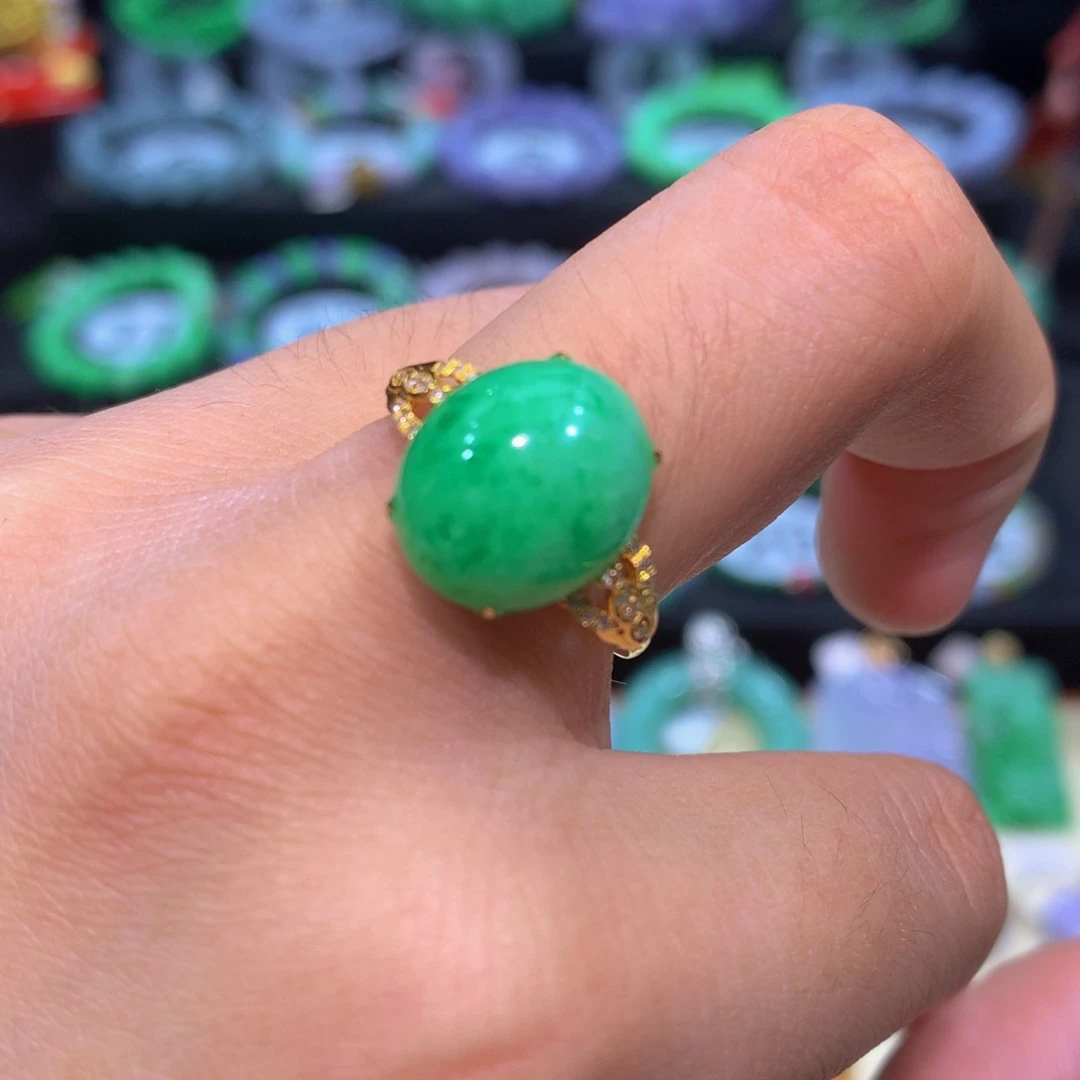 翡翠18K金镶嵌颈饰翡翠