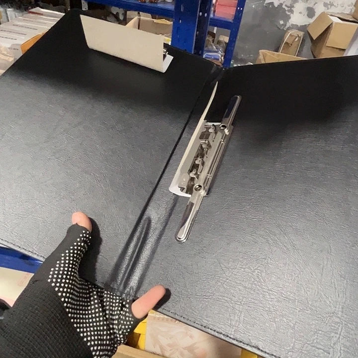 皮夹拍一发三。