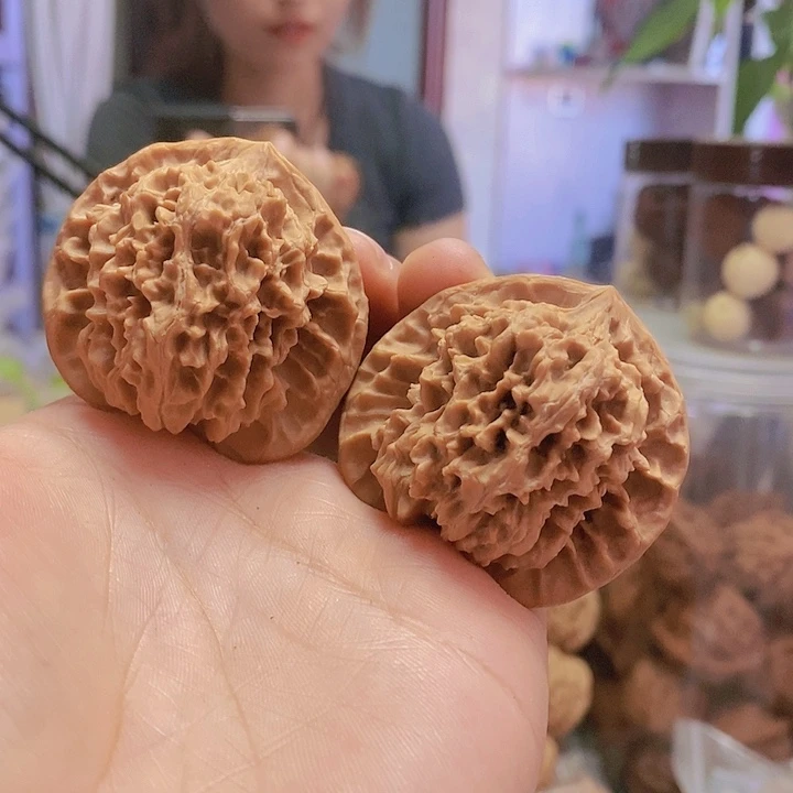 【闪购商品】文玩核桃把件44红皮乾隆纹