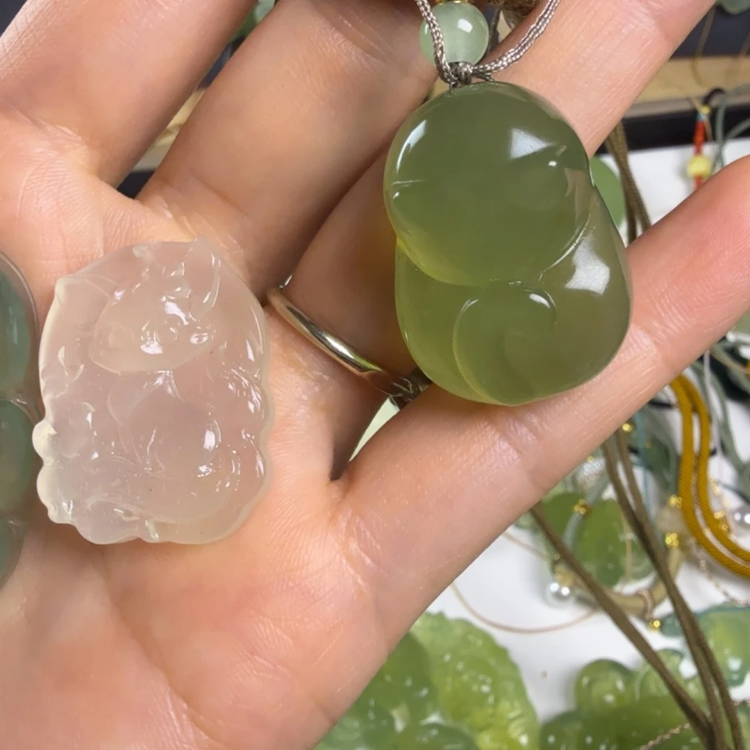月***海蛇纹石玉未镶嵌挂坠