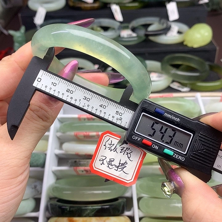 蛇纹石玉手镯未镶嵌740