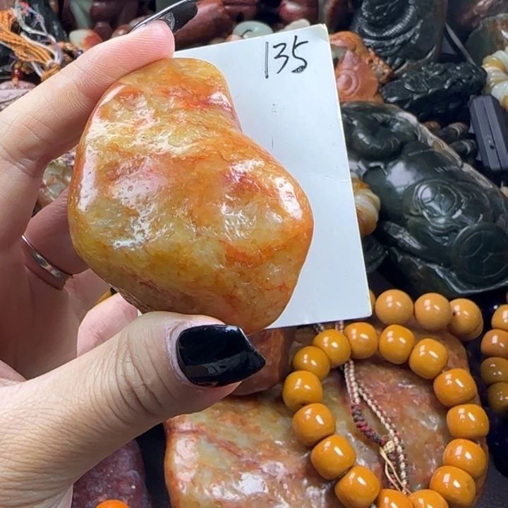 未镶嵌透闪石质玉珠宝奇石